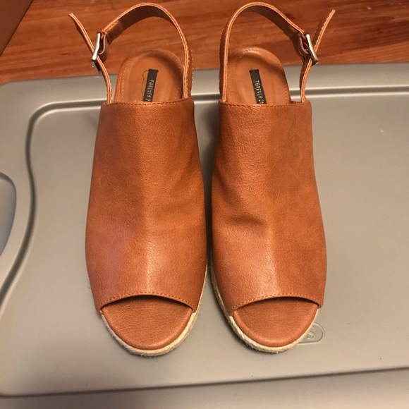 Women’s Open Toed Tan Wedges - Picture 2 of 2